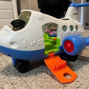 Fisher price little people plane set with 2 figures makes sounds. A1